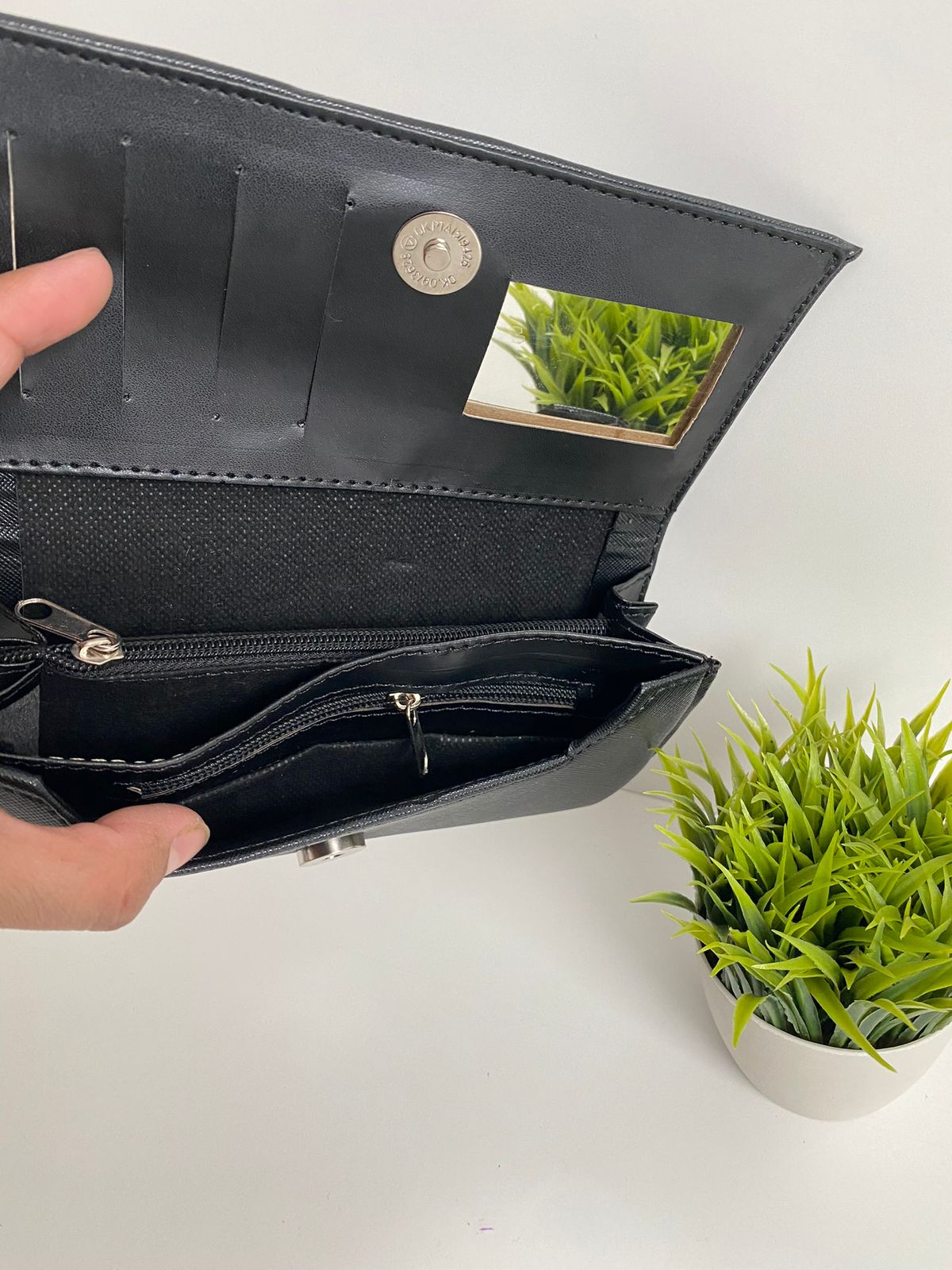 Cartera negra Jack Skellington con broche - Maurez Bags