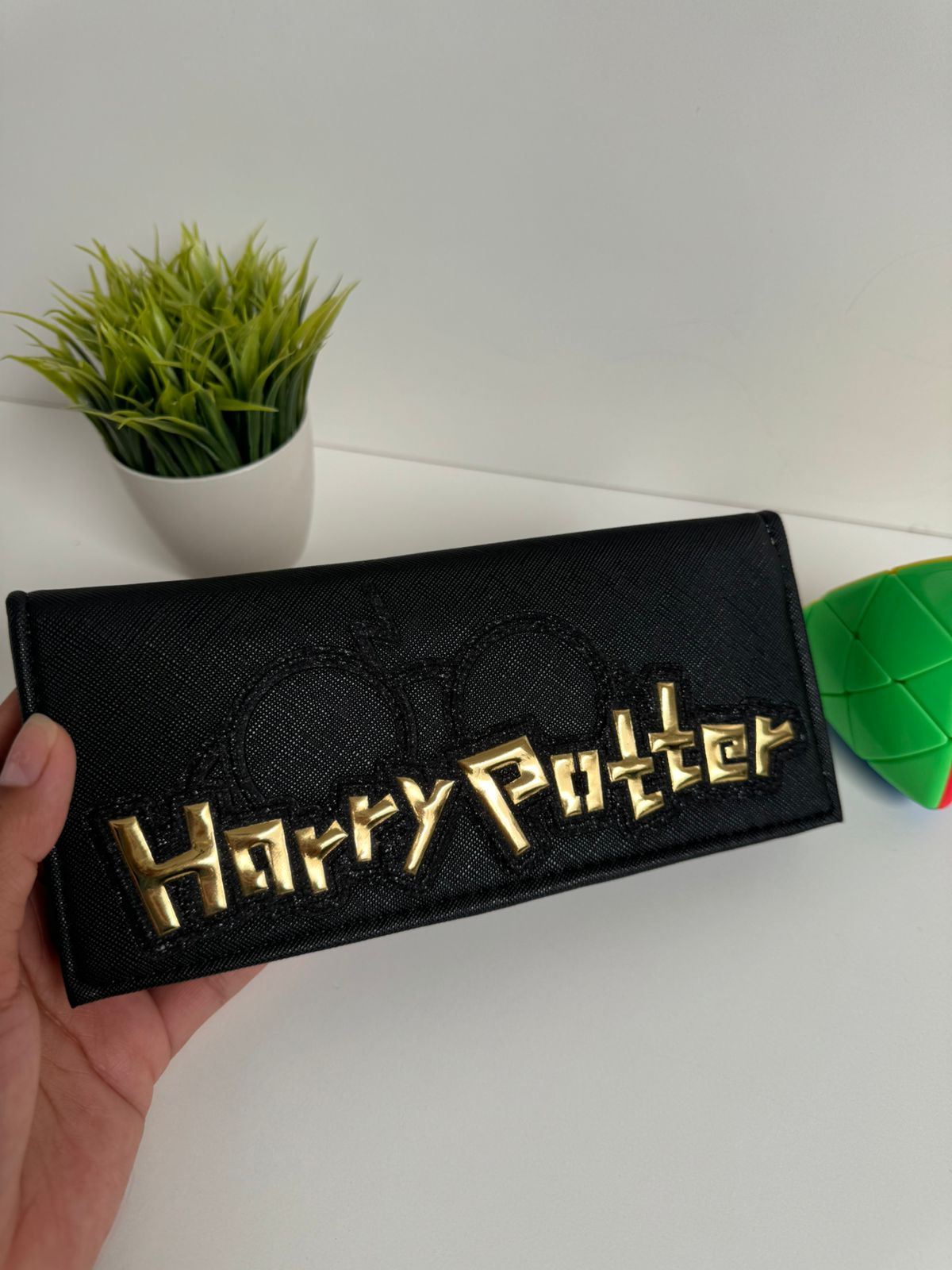 Cartera negra Harry Potter letras doradas - Maurez Bags