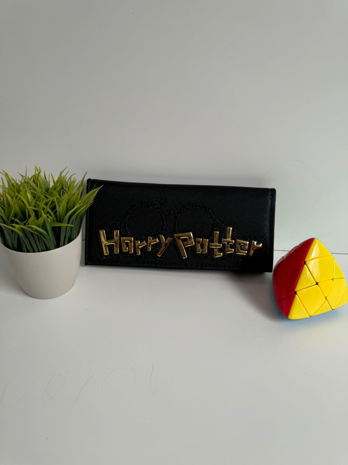 Cartera negra Harry Potter letras doradas - Maurez Bags