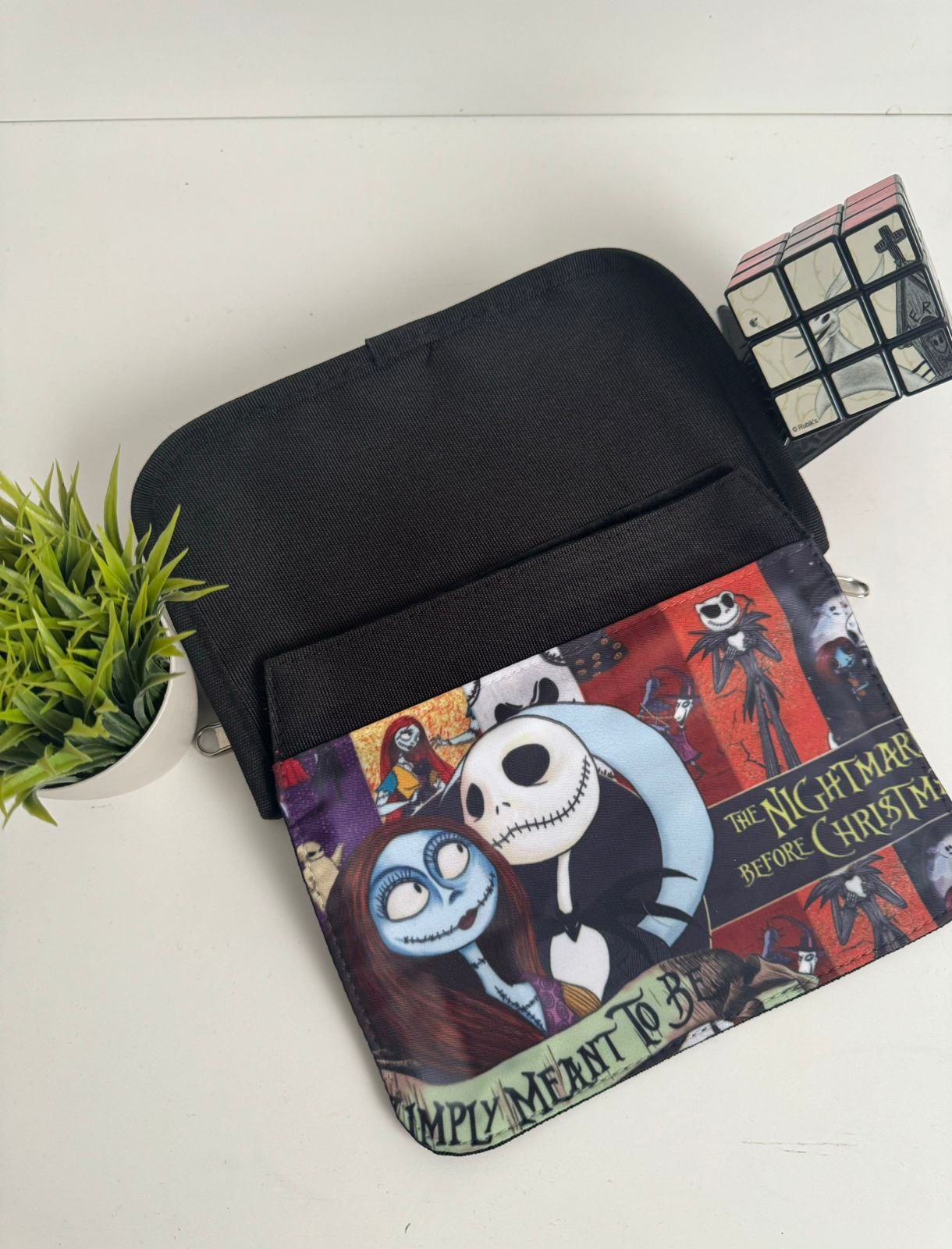 Cosmetiquera Jack Skellington y Sally al costado - Maurez Bags