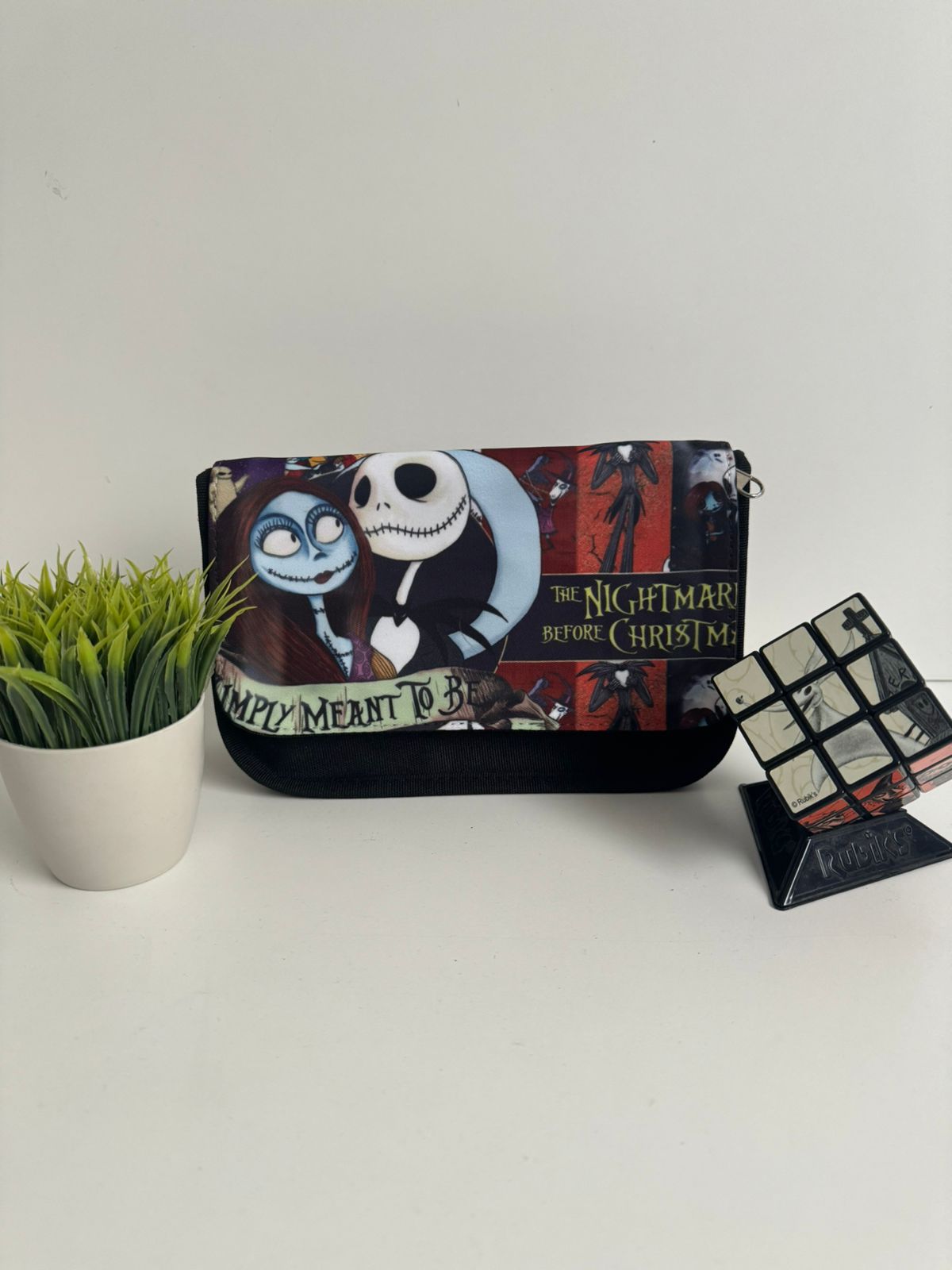Cosmetiquera Jack Skellington y Sally al costado - Maurez Bags