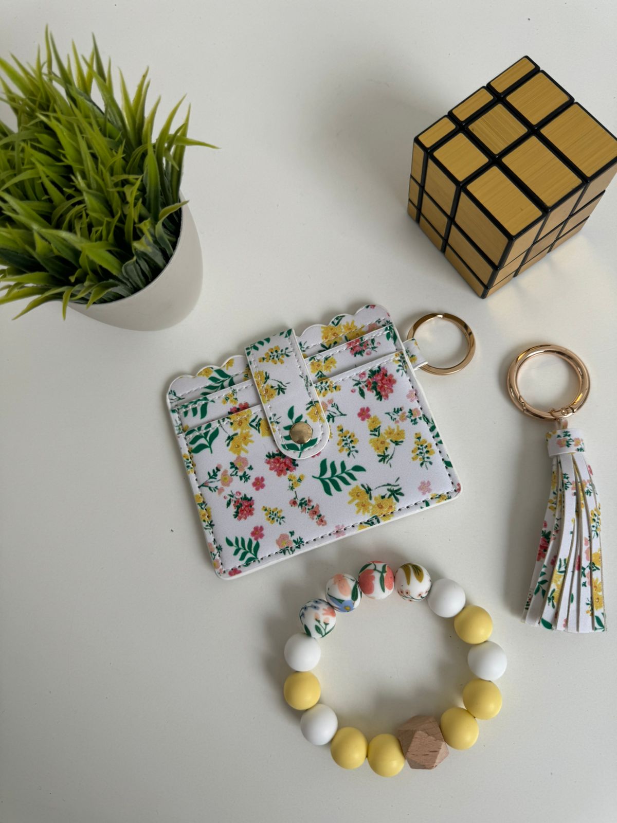 Set tarjetero + pulsera + llavero blanco hojas - Maurez Bags