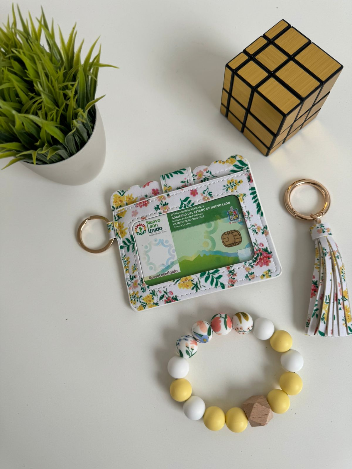 Set tarjetero + pulsera + llavero blanco hojas - Maurez Bags