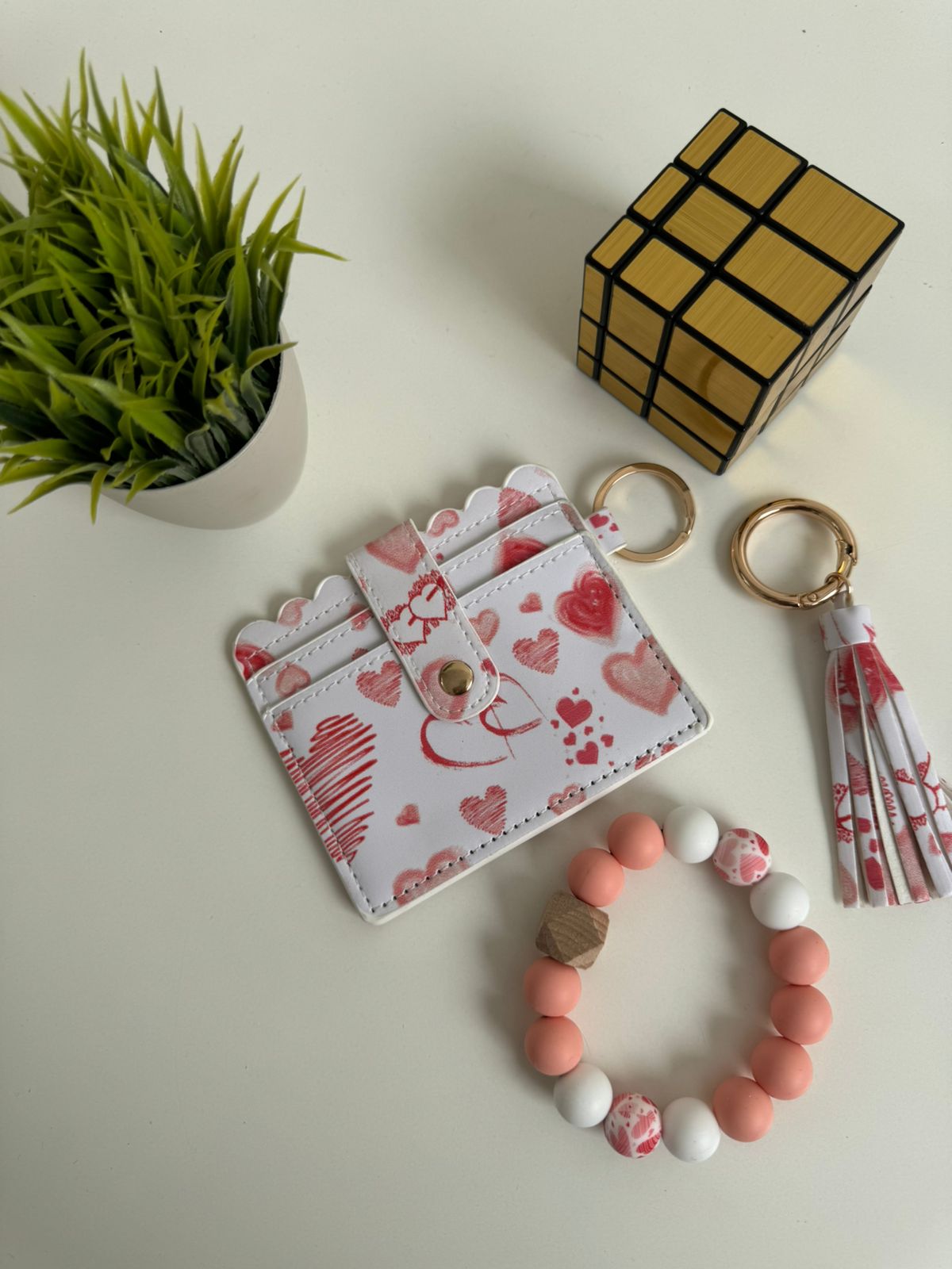 Set tarjetero + pulsera + llavero corazones melón - Maurez Bags